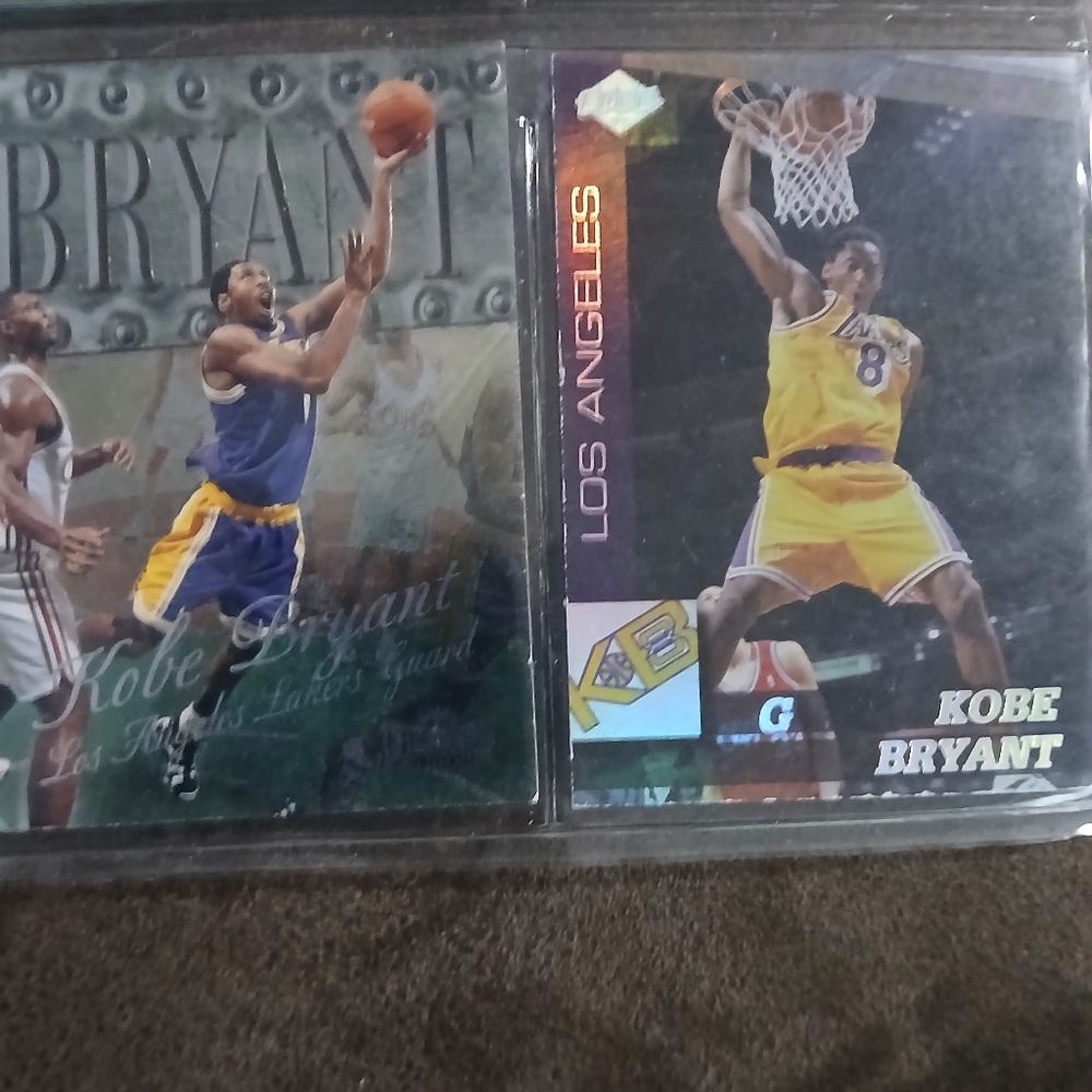 Lot of 2 Kobe Bryant hologram card